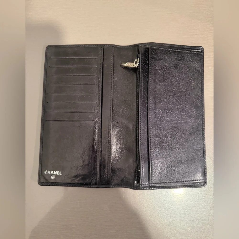 CHANEL Quilted Dark Leather wallet - Picture 5 of 11